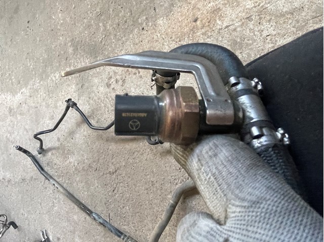 Датчик тиску палива A0045421618 MERCEDES