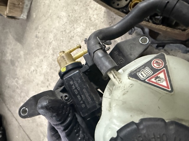 Клапан соленоїд регулювання заслонки EGR A0081535428 MERCEDES
