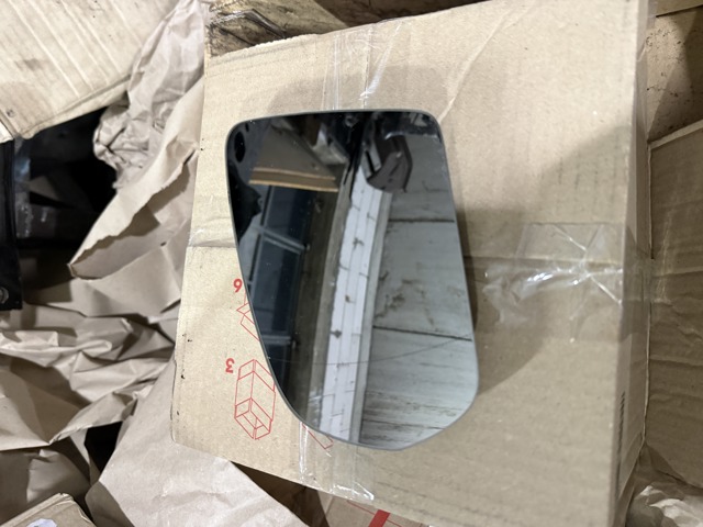 Дзеркальний елемент дзеркала заднього виду, лівого A0998100116 MERCEDES