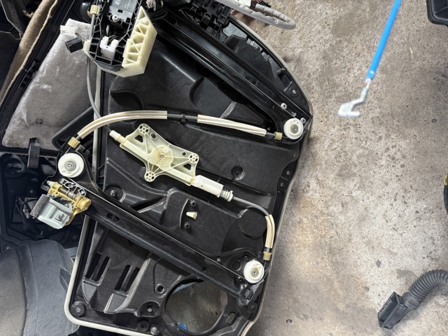 Склопідйомник з електродвигуном A1177200179 MERCEDES