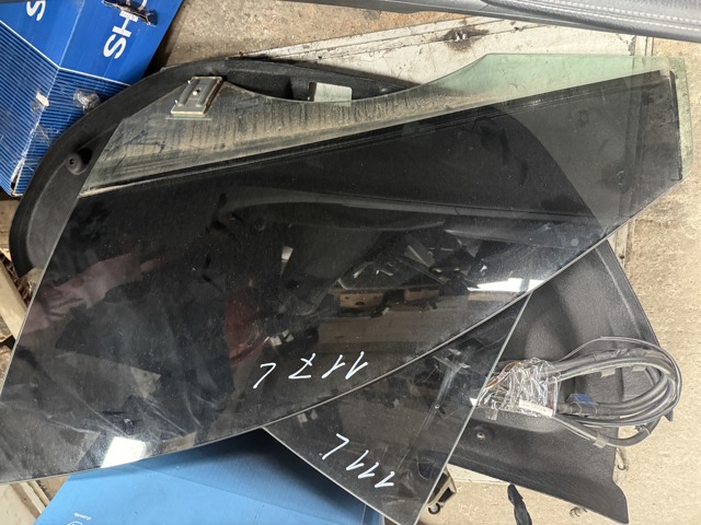 Скло та ущільнювачі скла вітрового правого/лівого A1177250110 MERCEDES