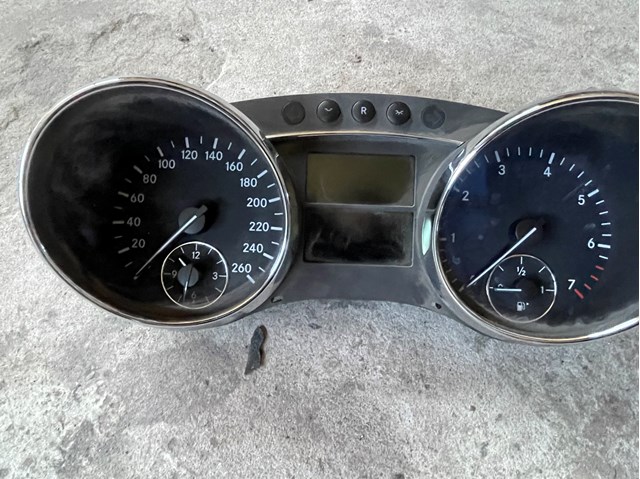 Покажчик напруги (вольтметр) A1645408747 MERCEDES