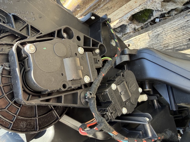 Двигун заслінки рециркуляції повітря A1648202042 MERCEDES