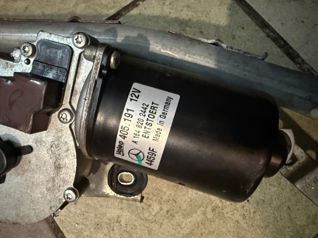 Мотор склоочисника скла (трапеції) A1648202442 MERCEDES