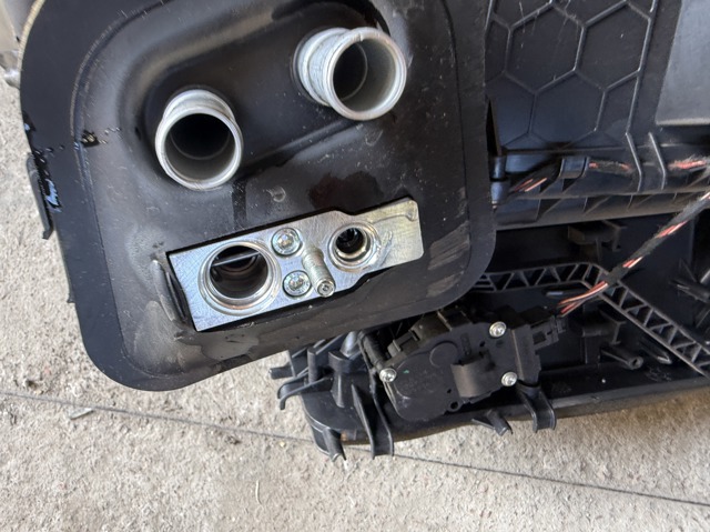 Охолоджувач повітря A1648300158 MERCEDES