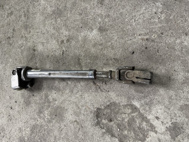 Вал рульової колонки, нижній A1664600510 MERCEDES