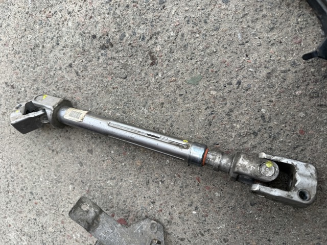 Вал рульової колонки, нижній A1664600510 MERCEDES