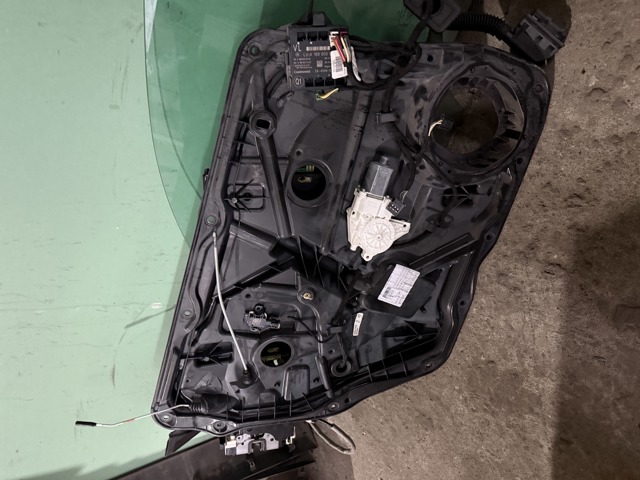 Механізм стеклопідйомника водійських дверей A1667200179 MERCEDES