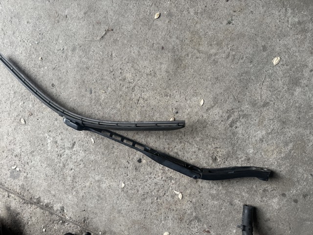 Важіль двірника A1668200744 MERCEDES