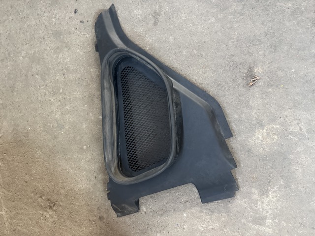 Водостік лобового скла, жабо A1668300013 MERCEDES