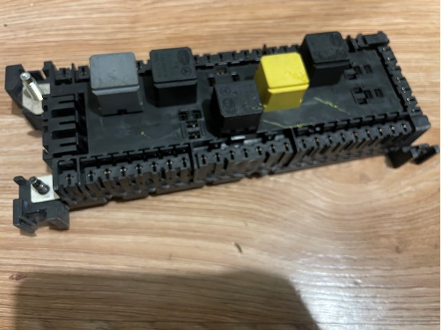 Реле запобіжників A1669063901 MERCEDES