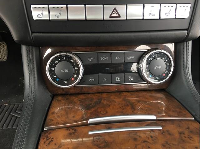 Mercedes w204 панель повітроводу кондиціонера A2049006608