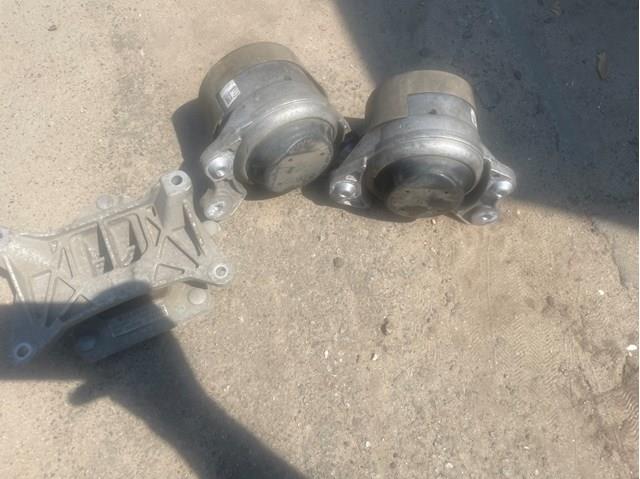 Права опора двигуна A2052407900 MERCEDES
