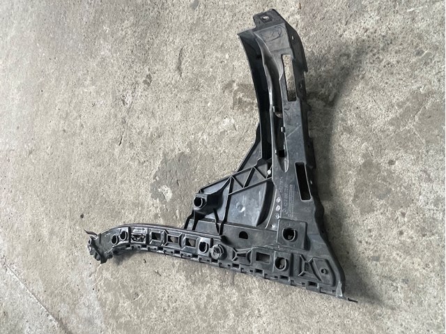 Направляюча заднього бампера, права A2138850263 MERCEDES