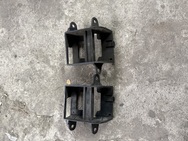 Кронштейн кріплення бампера переднього правий A2168850640 MERCEDES