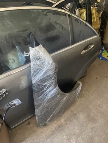 Переднє праве крило A2188800218 MERCEDES