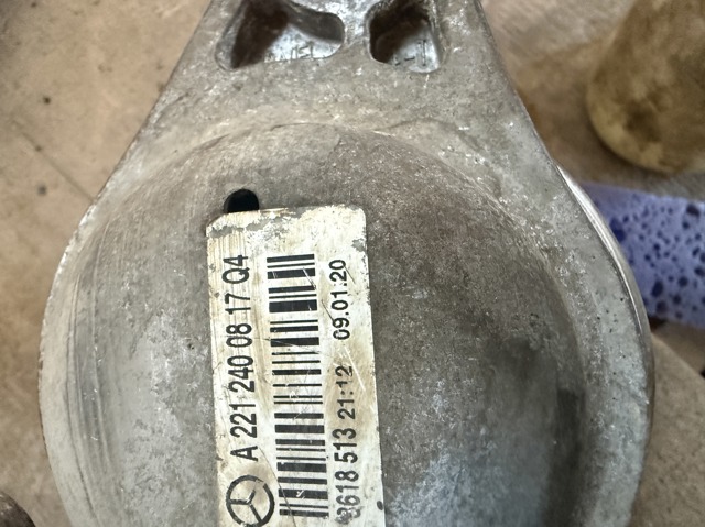 Подушка (опора) двигуна, ліва/права A2212400817 MERCEDES