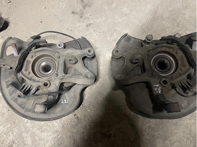 Цапфа поворотна права A2213503208 MERCEDES