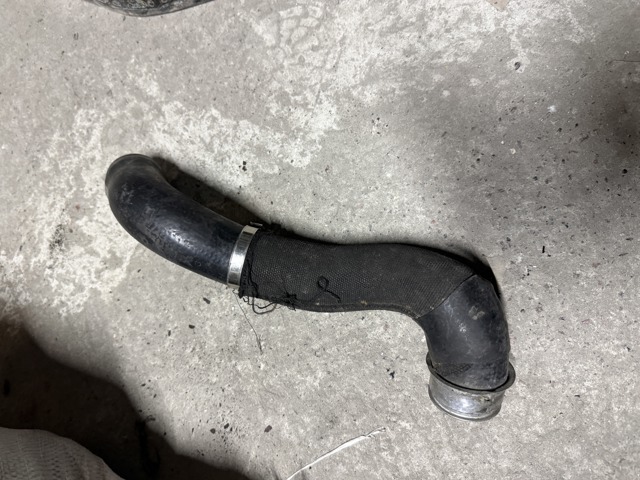 Патрубок системи охолодження A2215011484 MERCEDES