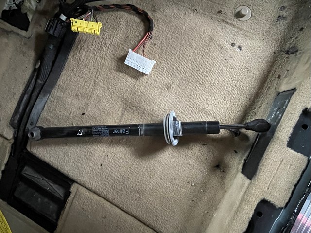 Обмежувач відкриття дверей, передній A2217200716 MERCEDES
