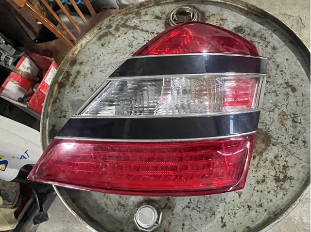 Задній правий стоп A2218200266 MERCEDES