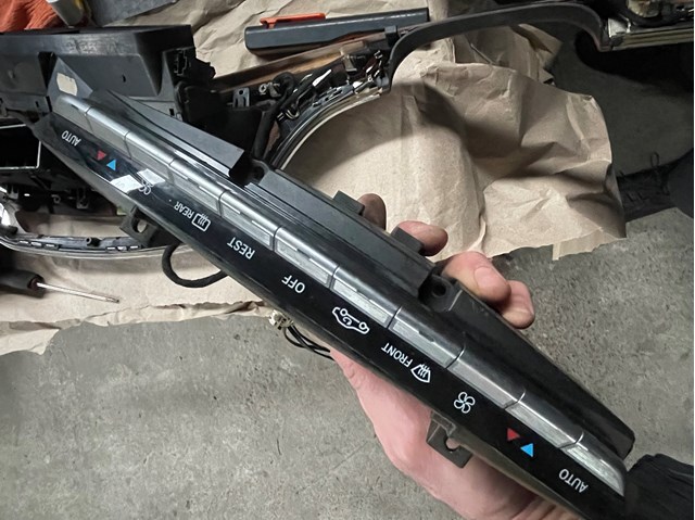 Блок управління кондиціонером A2218704958 MERCEDES