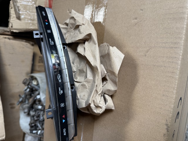 Блок кнопок центральної консолі A2219055200 MERCEDES