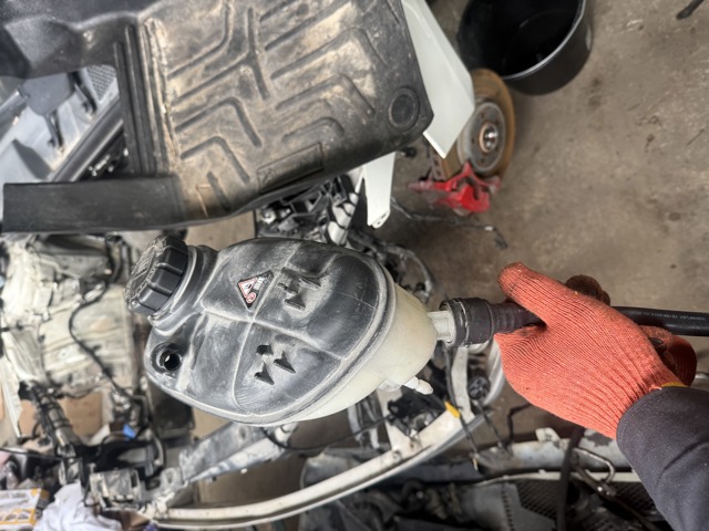 Водяний бачок системи охолодження A2465000049 MERCEDES