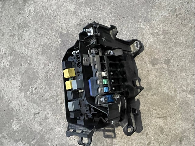 Коробка запобіжників A2465401350 MERCEDES