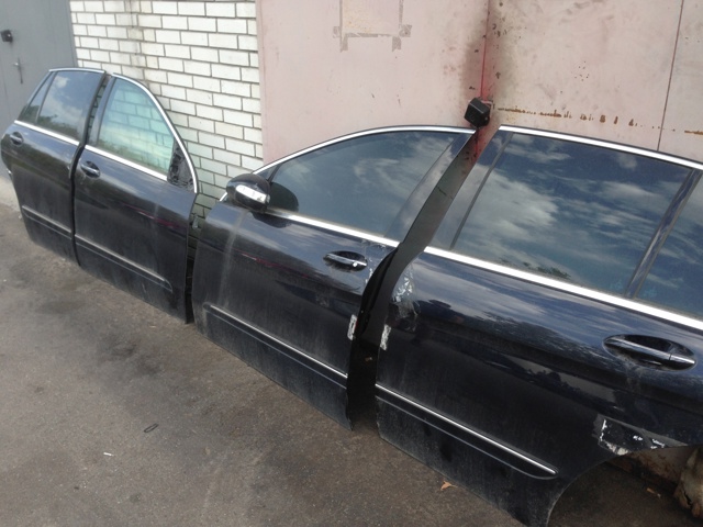 Двері задні A2517300105 MERCEDES