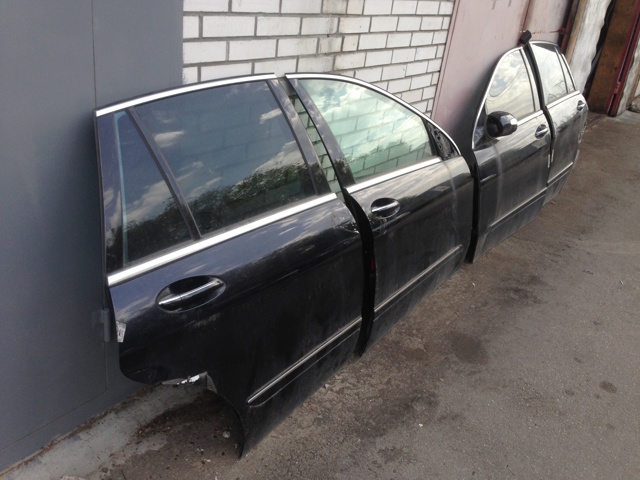 Двері задні в зборі A2517301005 MERCEDES