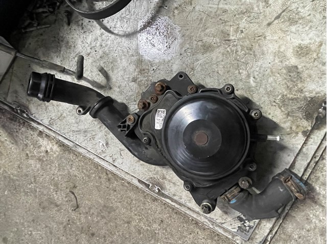 Водяний насос A6512004801 MERCEDES