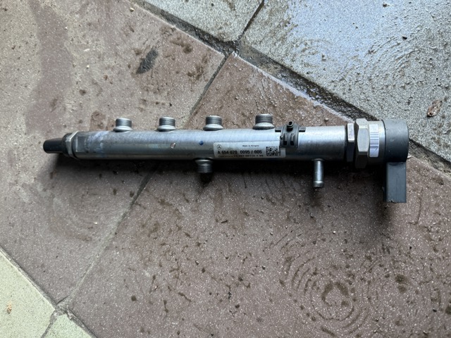 Паливна рампа A6540700095 MERCEDES
