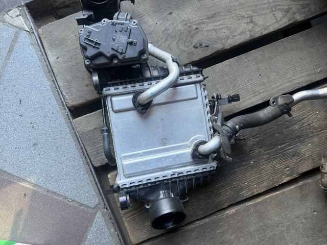 Охолоджувач наддувочного повітря A6540906100 MERCEDES