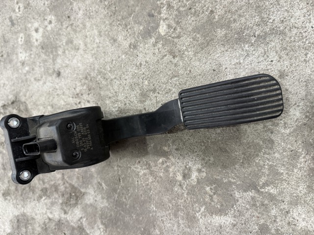 Педаль газу (акселератора) A9063000304 MERCEDES