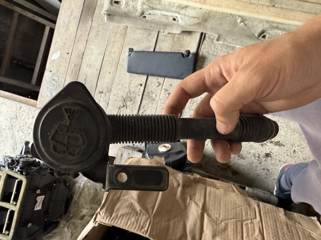 Горловина бачка омивача 61667162586 BMW
