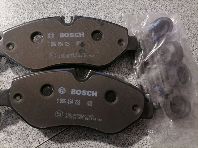 Колодки гальмівні передні, дискові 0986494728 BOSCH