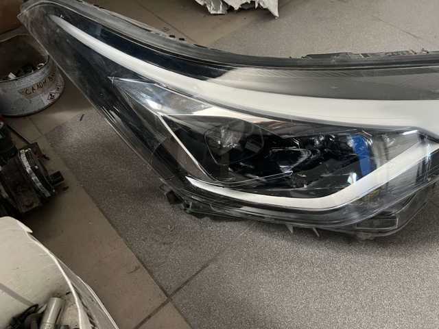 Фара основна права 81130F4250 TOYOTA