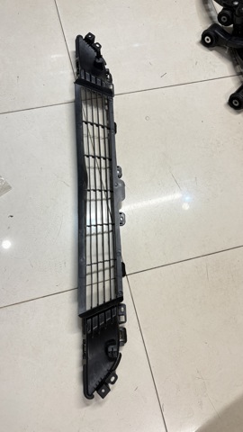 Решітка переднього бампера, центральна 149375900A TESLA