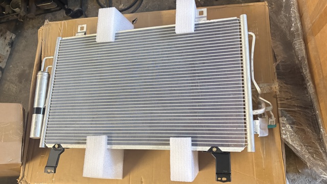 Радіатор системи охолодження кондиціонера KTT110292 THERMOTEC