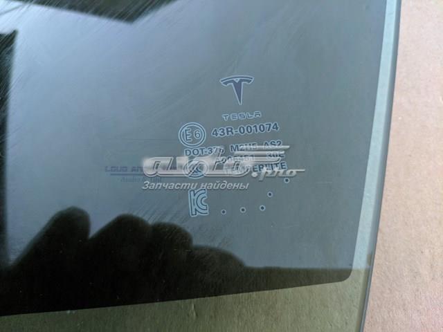 Скло передніх дверей, лівих 600654700E TESLA