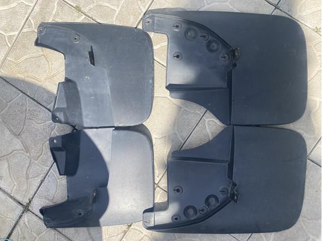Бризковики передній, правий 766210C040 TOYOTA