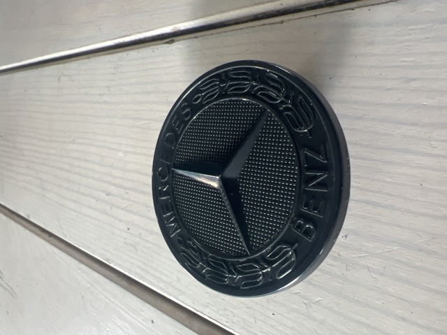 Фірмовий значок капота A2048170616 MERCEDES