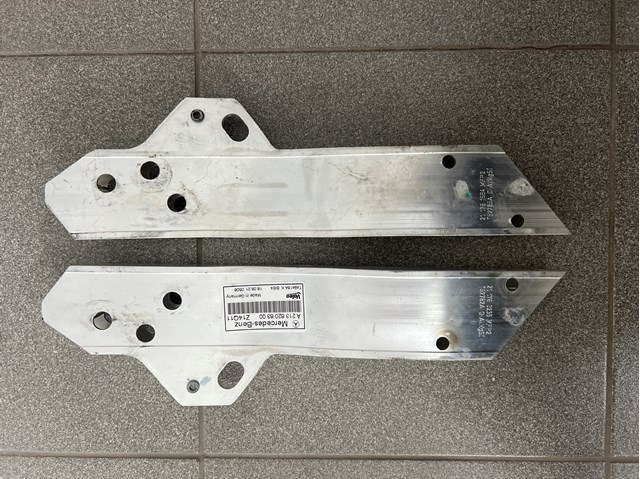 Рамка передньої панелі A2136206300 MERCEDES