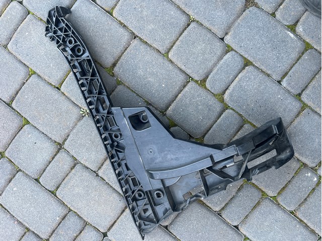 Напрямна заднього бампера, ліва A2138850163 MERCEDES