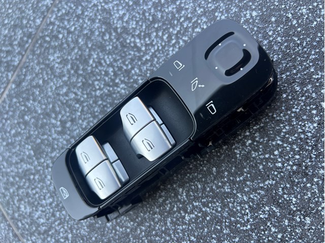 Кнопки переднього лівого склопід'ємника A2239001030 MERCEDES