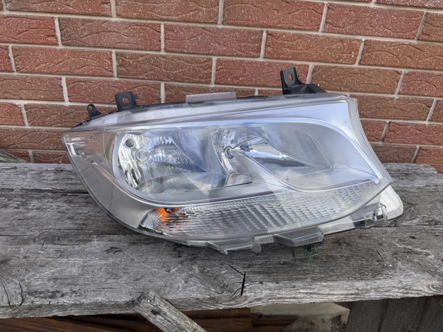 Фара передня права A9109060100 MERCEDES