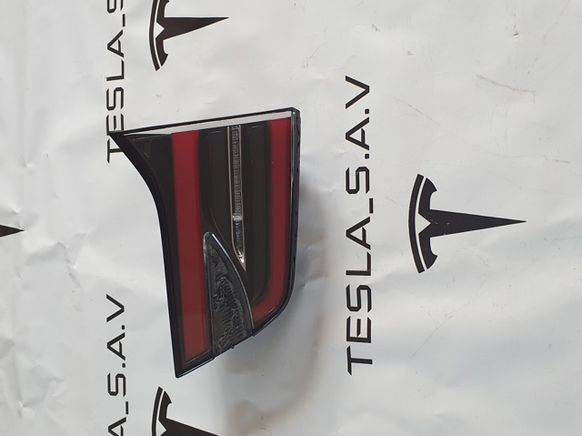 Задня ліва внутрішня фара 103433600A TESLA
