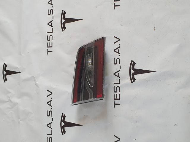 Задня ліва внутрішня фара 600592200E TESLA