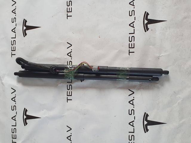 Амортизатор двері 3/5-ї задньої 600661100B TESLA
